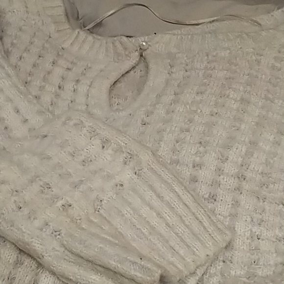 Fuzzy sweater - Picture 3 of 3